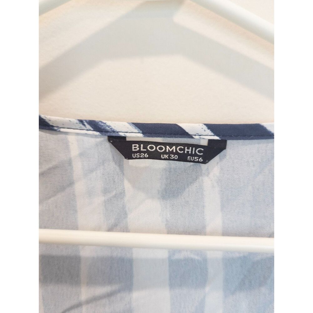Bloomchic women's blue/white pattern wrap blouse shirt size 26/28W - Picture 4 of 5